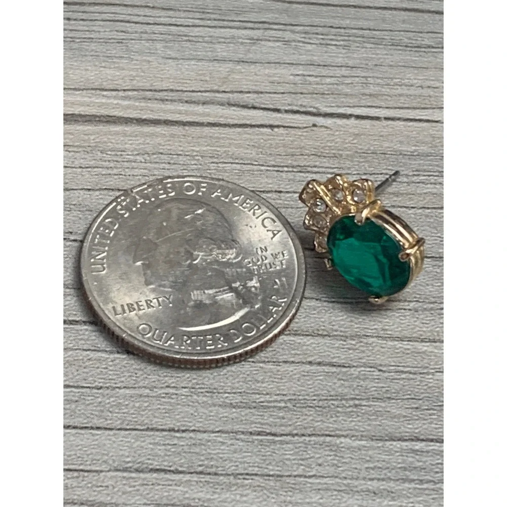 Vintage Gold Tone Emerald Green Oval Glass Rhinestone Crown Stud Earrings
